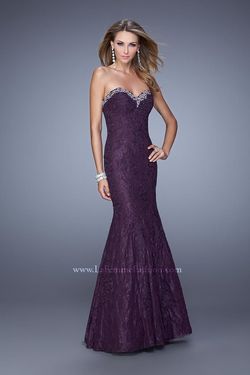 Style 20964 La Femme Purple Size 4 Mermaid Lace Straight Dress on Queenly