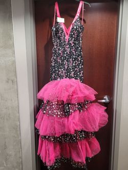 Style 2023 Bella Formals by Venus Multicolor Size 8 Floor Length Black Tie $300 Mermaid Dress on Queenly