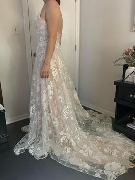 Madi Lane - Easton Wedding Dress White Size 6 Floor Length V Neck A-line Dress on Queenly