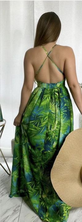 Hot LA Fashion Green Size 8 $300 Train Dress on Queenly