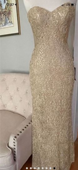 La Femme Gold Size 4 Strapless Straight Dress on Queenly