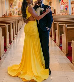 Sherri Hill Yellow Size 2 Flare Floor Length Mermaid Dress on Queenly