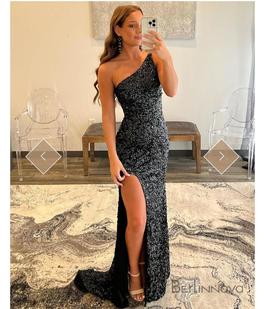 Berlinnova Black Size 4 $300 Fitted Mermaid Dress on Queenly