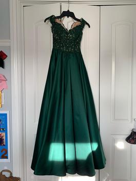 Faviana Green Size 4 Ball gown on Queenly