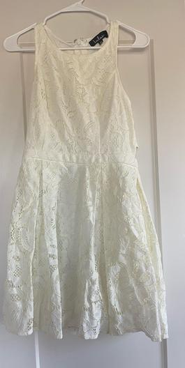 White Size 12 Cocktail Dress on Queenly