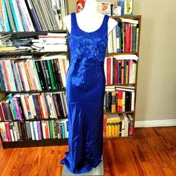 Vintage Blue Size 10 A-line Velvet Prom Straight Dress on Queenly