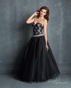 Style 7036 Madison James Black Size 8 Lace Strapless Ball gown on Queenly