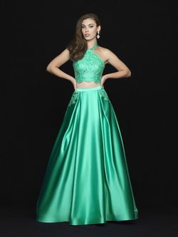 Style 18-672 Madison James Green Size 4 Emerald Halter Floor Length Ball gown on Queenly