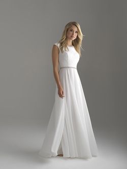 Style 18-802M Madison James White Size 14 $300 Ball gown on Queenly