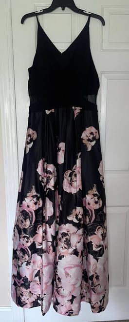 Xscape Black Size 14 Pockets Bridgerton Floral Ball gown on Queenly