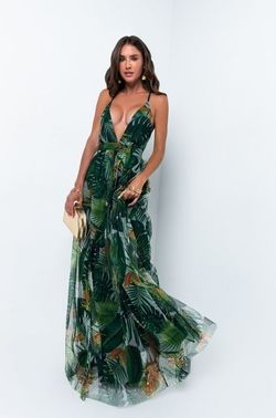Style LD6614 LUXE Green Size 4 Black Tie $300 A-line Dress on Queenly