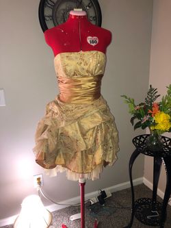 Masquerade Gold Size 4 Sequin $300 Cocktail Dress on Queenly