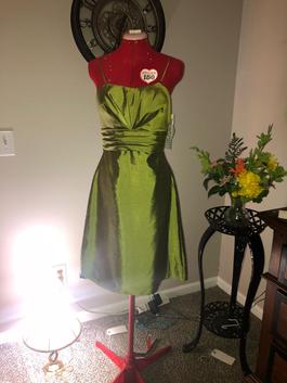 Wtoo Green Size 6 $300 Cocktail Dress on Queenly