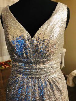 House of Wu White Size 16 Jewelled Straight Dress on Queenly