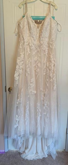 David's Bridal White Size 16 Train Dress on Queenly