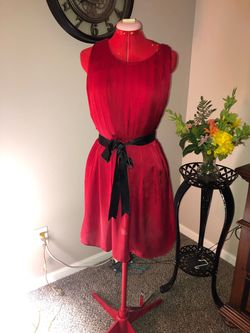 Jennifer Lopez Red Size 10 $300 Midi Cocktail Dress on Queenly