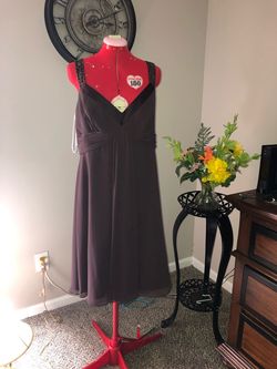 David's Bridal Gold Size 16 V Neck Plus Size Cocktail Dress on Queenly
