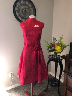 B. Darlin Red Size 10 Pattern Strapless Cocktail Dress on Queenly