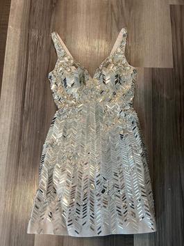 Tony Bowls Silver Size 0 Midi Cocktail Dress on Queenly