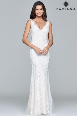 Style S8089 Faviana White Size 10 Military Prom V Neck Floor Length Straight Dress on Queenly