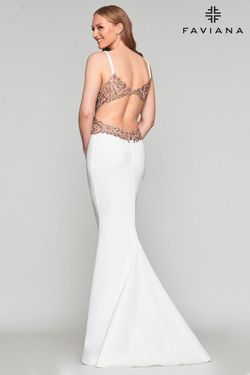Style S10226 Faviana White Size 2 Floor Length $300 Rose Gold Mermaid Dress on Queenly