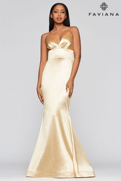 Style S10410 Faviana Gold Size 2 Prom Mermaid Dress on Queenly