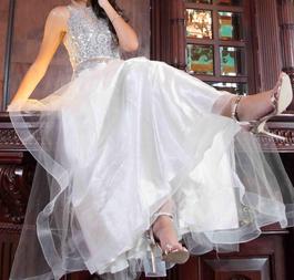 Camille La Vie White Size 0 Cotillion $300 Ball gown on Queenly