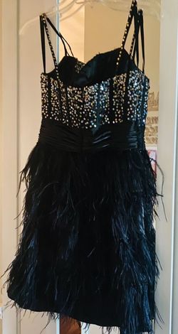 Mac Duggal Black Size 2 Feather Homecoming $300 Feathers Beaded Top Cocktail Dress on Queenly