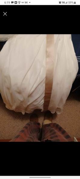 David's Bridal White Size 6 $300 Train Dress on Queenly