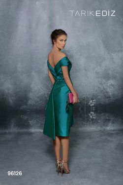 Style 96126 Tarik Ediz Green Size 8 Emerald Pageant Cocktail Dress on Queenly