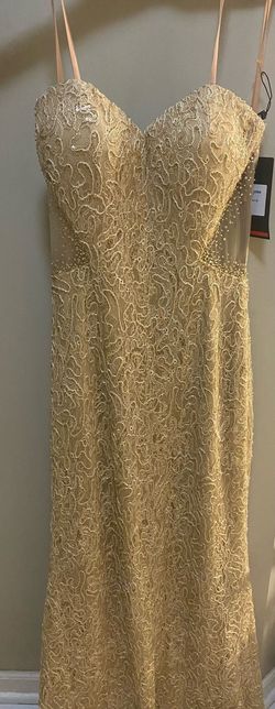 La Femme Gold Size 4 Black Tie Floor Length Straight Dress on Queenly