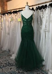 Style A10625W Dave and Johnny Green Size 18 Emerald Plus Size Dave & Johnny Tall Height Mermaid Dress on Queenly