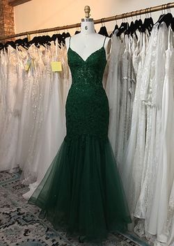 Style A10625W Dave and Johnny Green Size 18 Emerald Plus Size Dave & Johnny Tall Height Mermaid Dress on Queenly