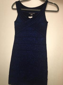 Bodycon sexy blue sparkles med Blue Size 8 Midi $300 Cocktail Dress on Queenly