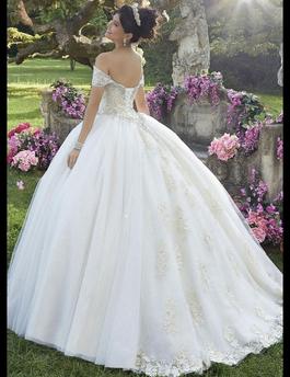 VIZCAYA QUINCEANERA BY MORILEE White Size 16 Plus Size Floor Length Ball gown on Queenly