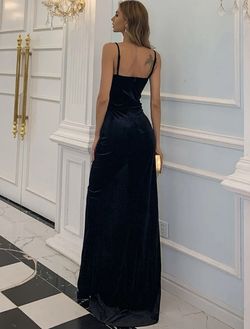 Beautiful dress Black Size 12 Floor Length Side Slit Sorority Formal Mermaid Dress on Queenly