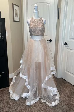 Terani Couture Nude Size 8 $300 Two Piece Ball gown on Queenly