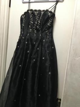 Morgan & co by Linda Bernell Black Size 8 Floor Length 50 Off Ball gown on Queenly