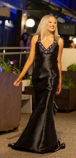 Ellie Wilde Black Size 2 Beaded Top Ruffles Prom Pageant A-line Dress on Queenly
