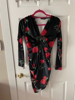 Pretty Little Thing Black Size 2 Summer Bodycon Velvet Cocktail Dress on Queenly