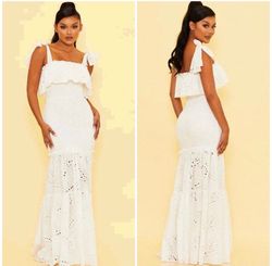 Luxxel White Size 4 $300 Ball gown on Queenly