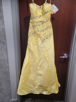 Style 8624 Mori Lee Paparazzi Yellow Size 10 Black Tie Corset Mermaid Dress on Queenly