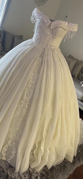 Wedding dress White Size 8 Floor Length Corset Train Dress on Queenly