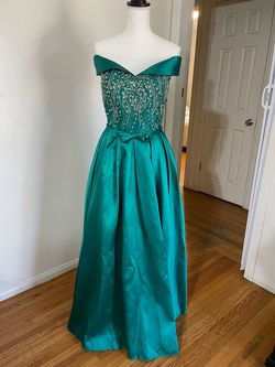 Bicici&coty Green Size 10 Floor Length Prom $300 Ball gown on Queenly