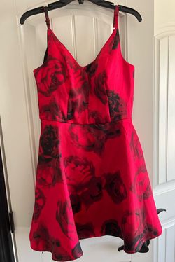 Red Size 10 Cocktail Dress on Queenly