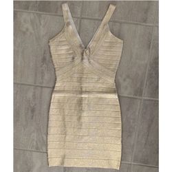 Bebe Gold Size 0 Midi $300 Cocktail Dress on Queenly