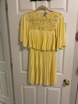 Yellow Size 2 Cocktail Dress on Queenly