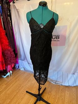 Unique Dress Clu Black Size 2 Party Lace Short Height Cocktail Dress on Queenly