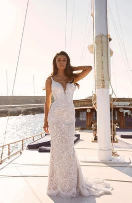 Madi Lane White Size 10 Floor Length Mermaid Dress on Queenly