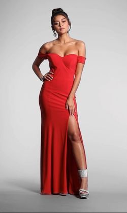 Dave and Johnny Red Size 2 $300 Straight Dress on Queenly